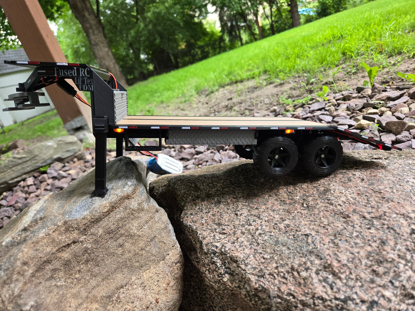 1/24 scale Fifth-Wheel Trailer