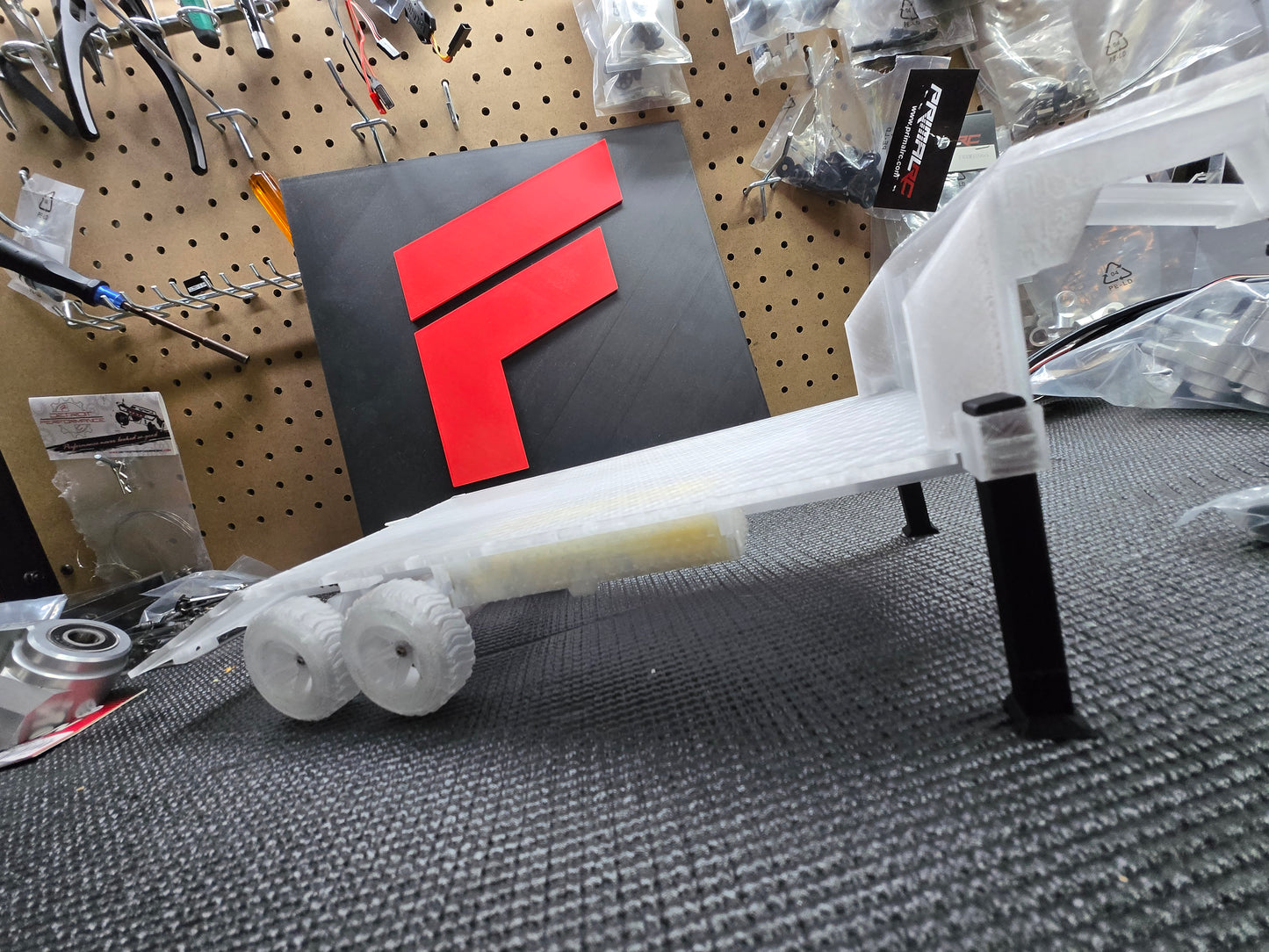 1/24 scale Fifth-Wheel Trailer