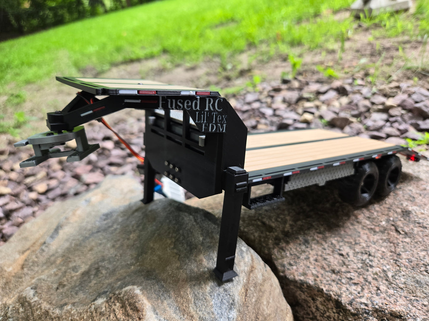 1/24 scale Fifth-Wheel Trailer