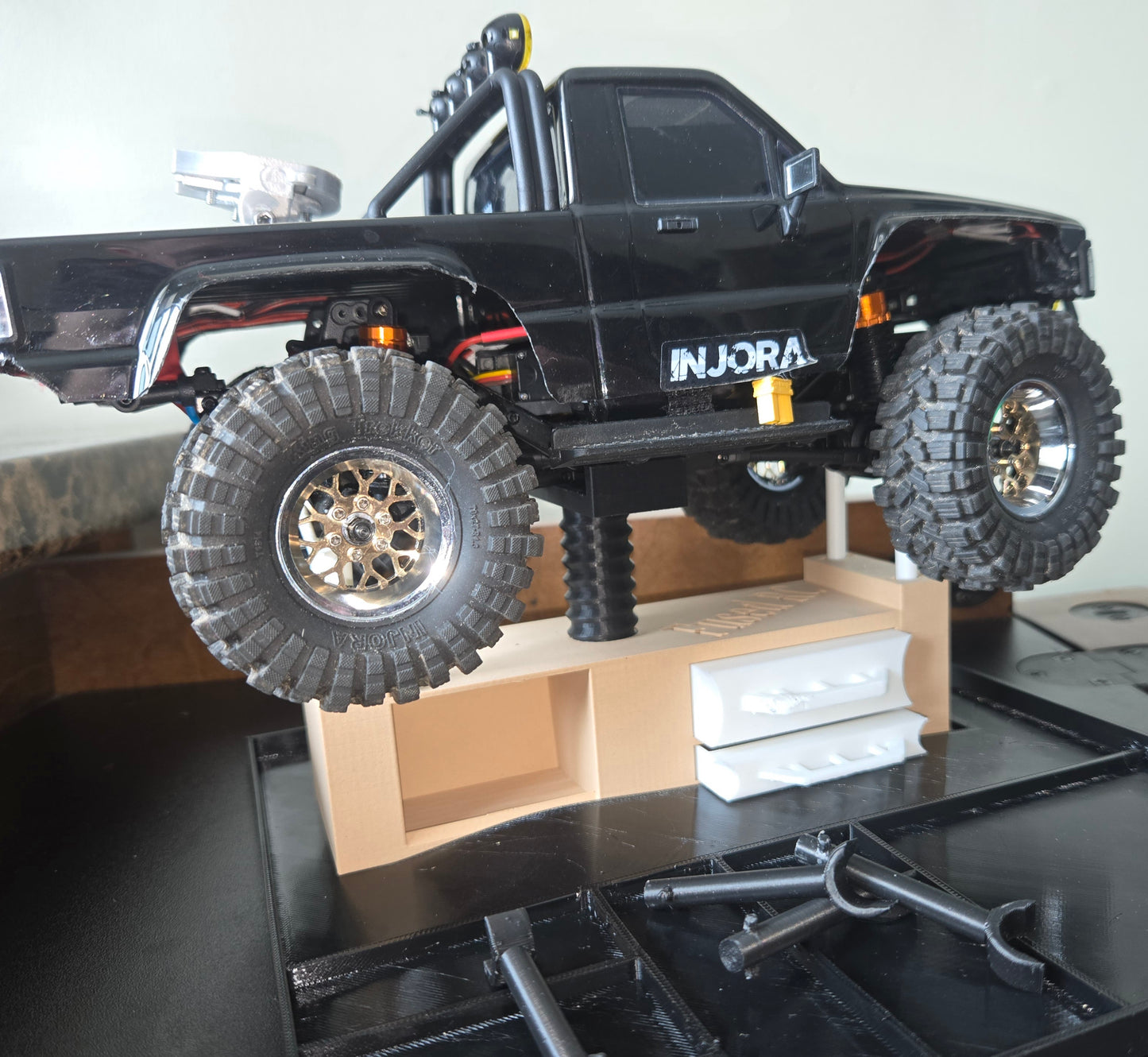 Work Stand with Mat for Micro Crawlers 1/18, 1/24